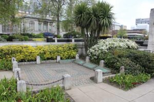 A photo of the Tower Hill memorial, the spot where many were executed